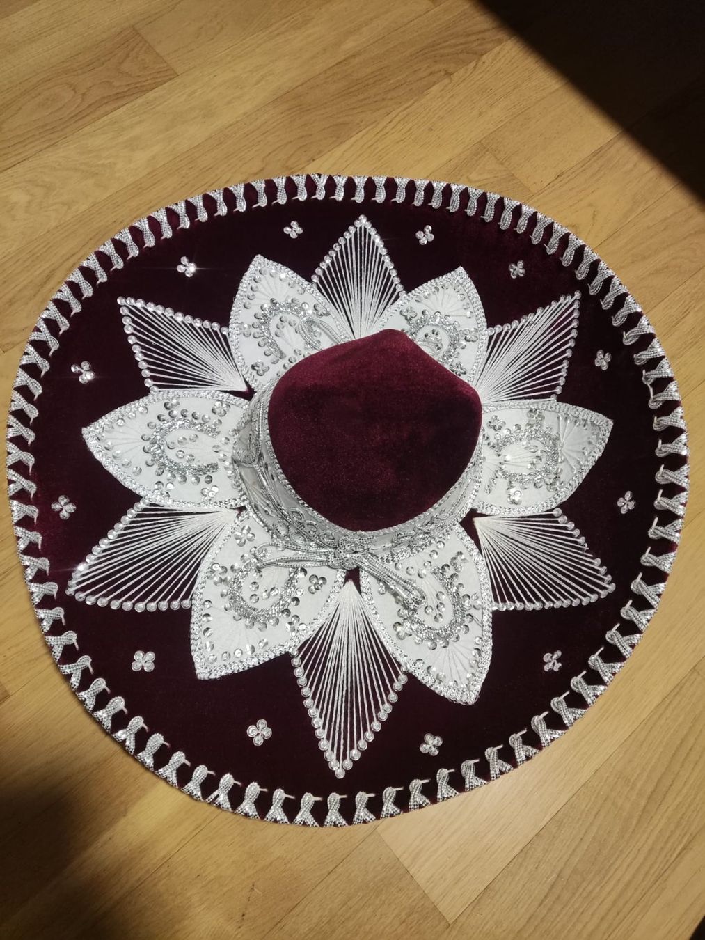Hüte, Mützen & Caps: Mariachi/Mexikanerhut bordeaux-rot – Neu (gemäss Beschreibung) aus Büren NW von Lukas.Barmettler