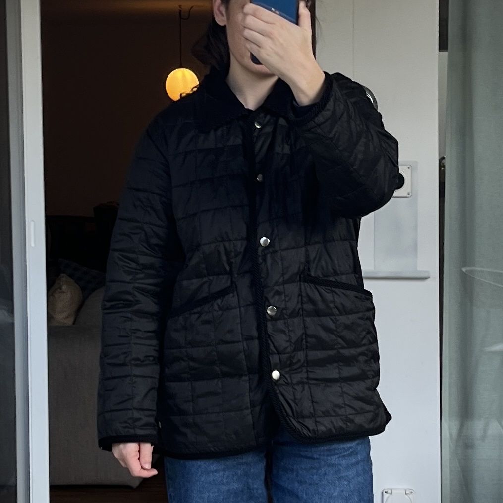 Weekday Jacken: Steppjacke Weekday schwarz – Gebraucht aus Langnau i. E. von bariza