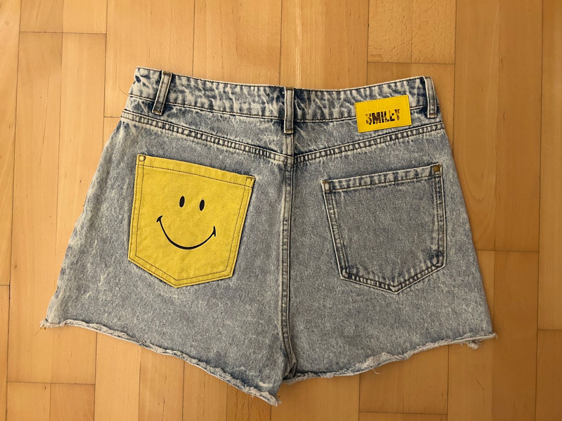 Desigual Jeans: Desigual Hotpants (42) – Gebraucht aus Bachenbülach von Sunsetblvd 2