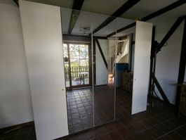 Grosser Kleiderschrank mit 3 Spiegeltüren
