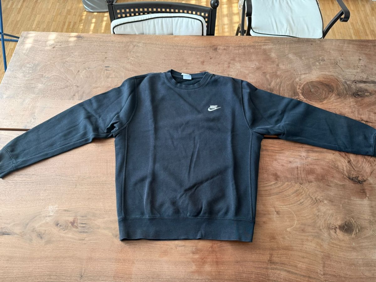 Nike Maglioni & Felpe: Nike Pullover dunkelblau Grösse S guter Zustand – Usato da Zürich venduto da michael.frei