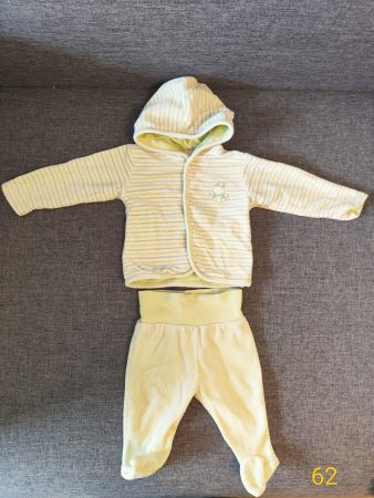 Gr. 62 Weicher set Pulli und Hose. grün "Kuhe"