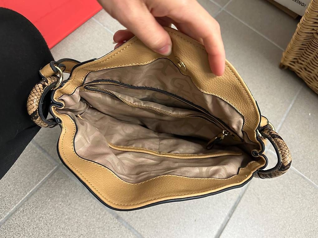 Borse da donna: Tasche Braun – Usato da Oberentfelden venduto da painting4 2