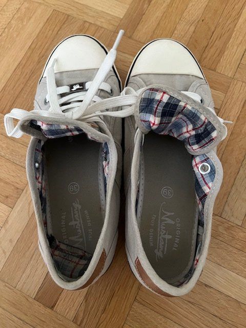 Mustang Scarpe da uomo: Sneaker "MUSTANG" Gr. 39, beige – Nuovo (secondo la descrizione) da Walenstadt venduto da ricamul 1