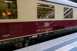 Abteilwagen 1. Klasse, rot-beige (Referenz-Nr. A)