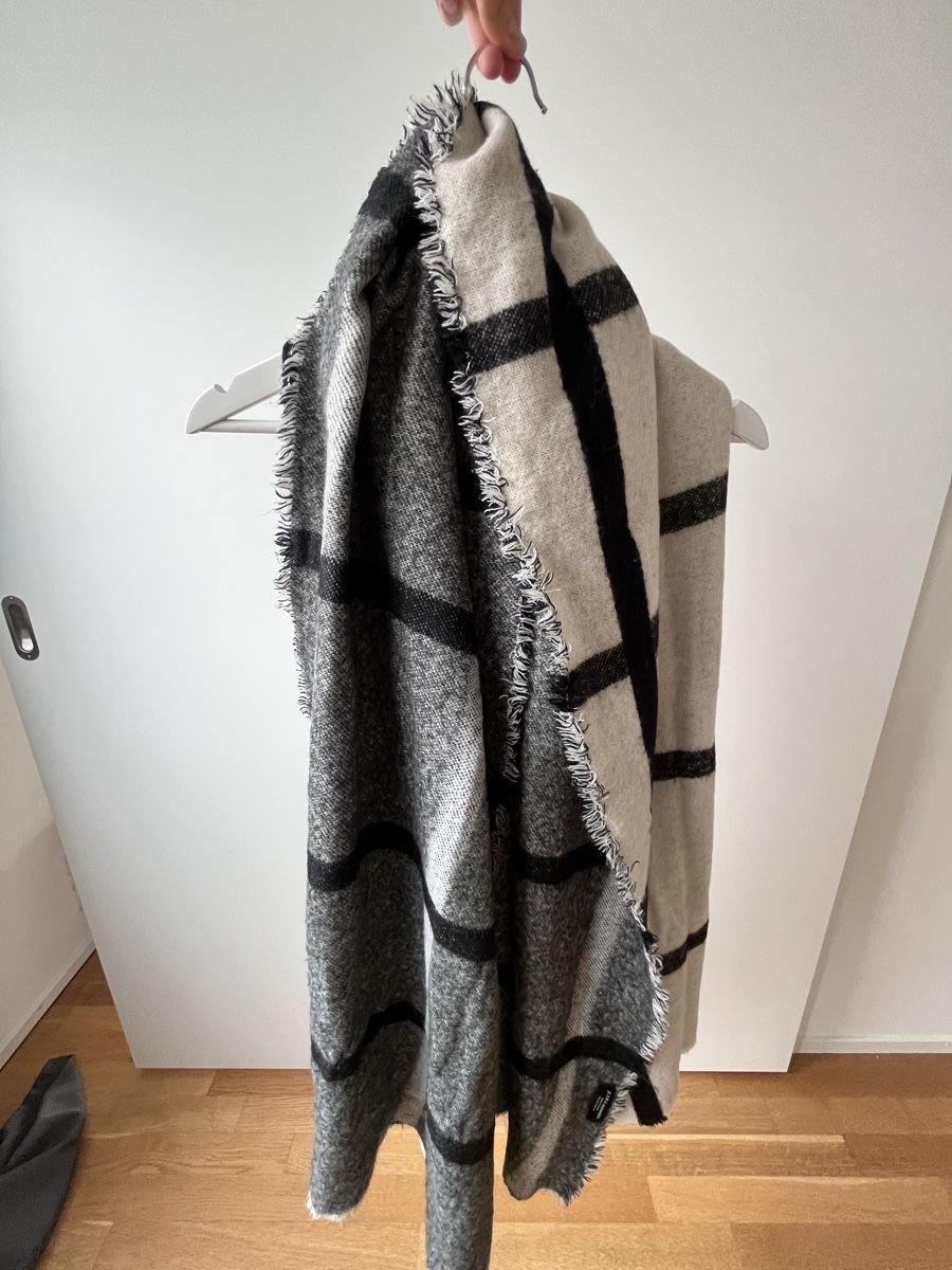 Zara Foulard & Sciarpe: Zara Schal gestreift schwarz/weiss – Usato da Zürich venduto da a.b.2025