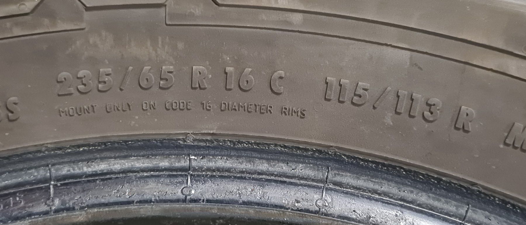 Pneumatici & Ruote complete: Vier Winterreifen 235/65R16C – Usato da Uetendorf venduto da ATA-Deals 7