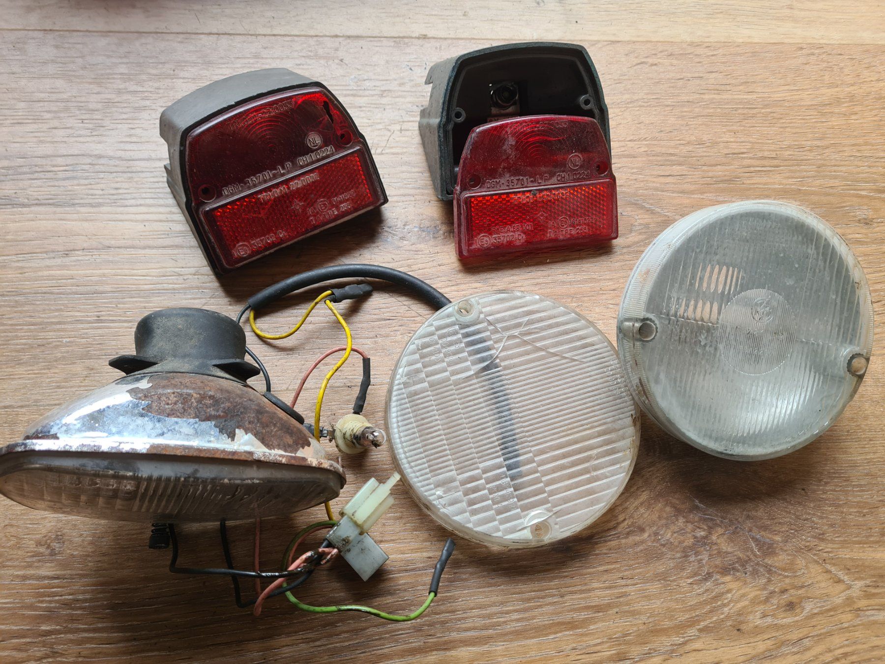 Piaggio Ciclomotori: Piaggio-Lampen Teile und Rucklichter..Original – Usato da frümsen venduto da Sailem 3