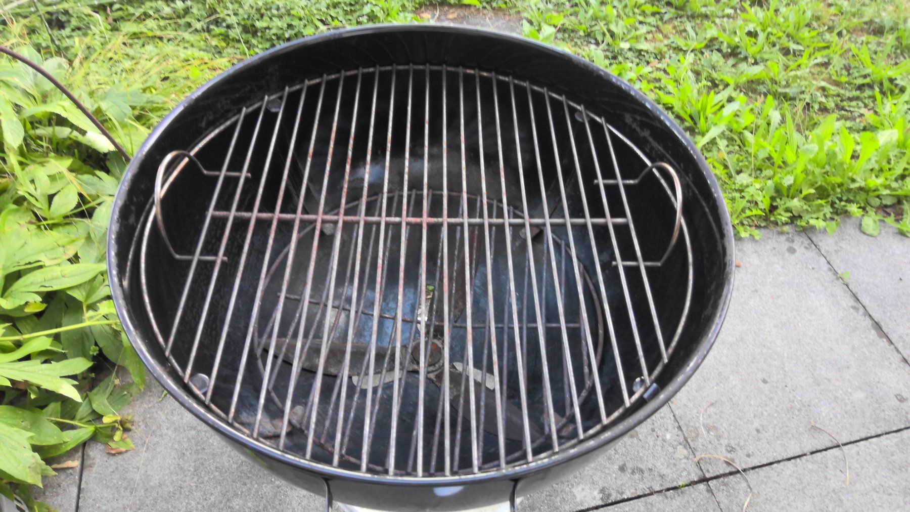 Griglie: Weber Holzkohlengrill mit Anzündkamin – Usato da Winterthur venduto da HulKe 1