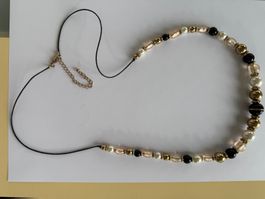 Halskette mit rosa, goldigen, schwarzen Perl Anhängern