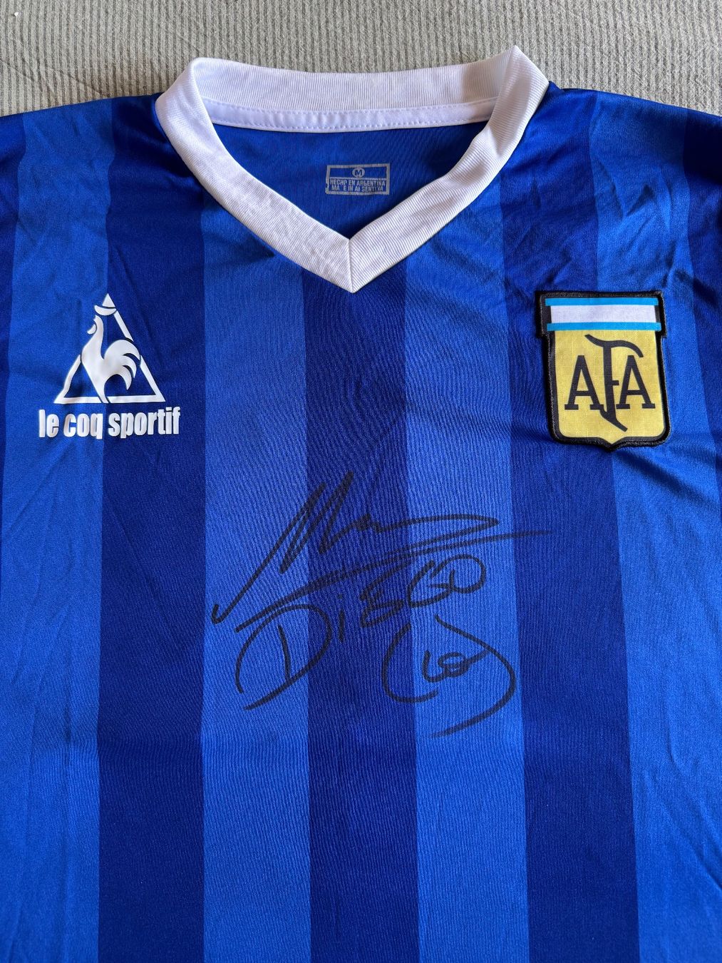 Autografi: Diego Maradona - Signed Argentina shirt – Nuovo e nell'imballaggio originale da Arzier-Le Muids venduto da sim_lp7v