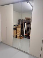 Ikea Pax Kleiderschrank mit Spiegeltüren und Tablaren