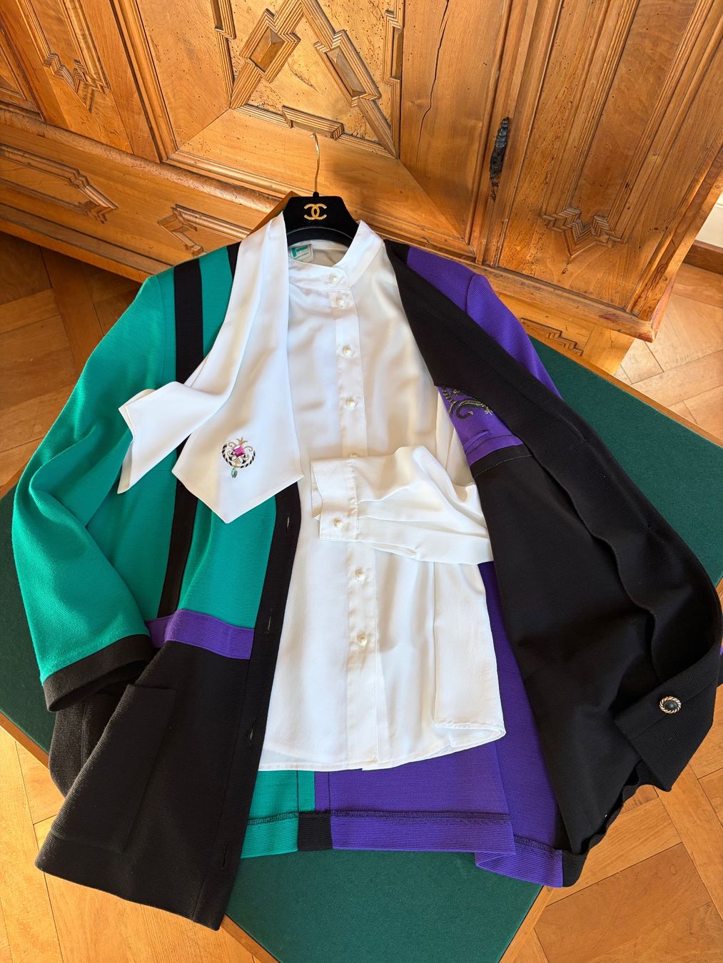 Lots de vêtements: FRANKENWALDER SET /Jacke+Bluse/ Größe 46 – D'occasion à Interlaken par Bona55 7