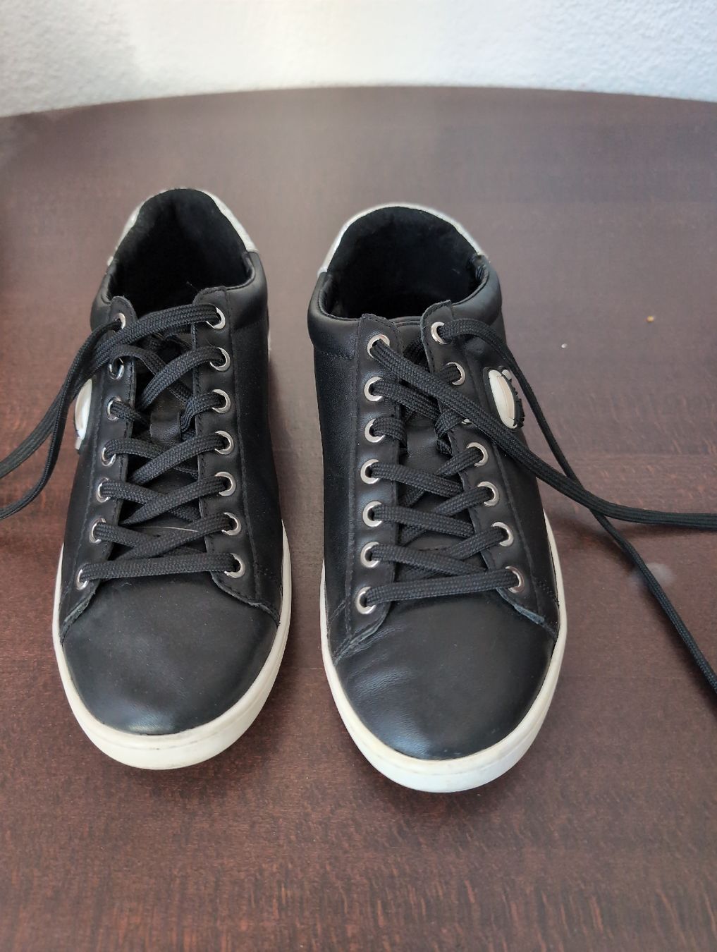 Karl Lagerfeld Damenschuhe: Karl Lagerfeld Sneaker schwarz – Gebraucht aus Busswil BE von MissMuffin