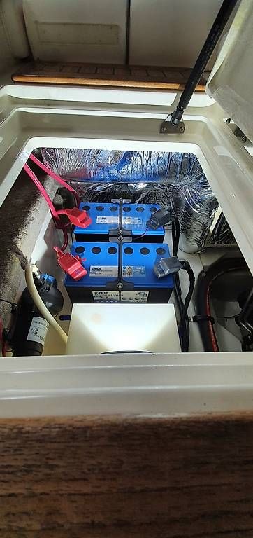 Batterie: Zwei AGM Batterien Exide 100Ah – Usato da Weier im Emmental venduto da cherokee01 1