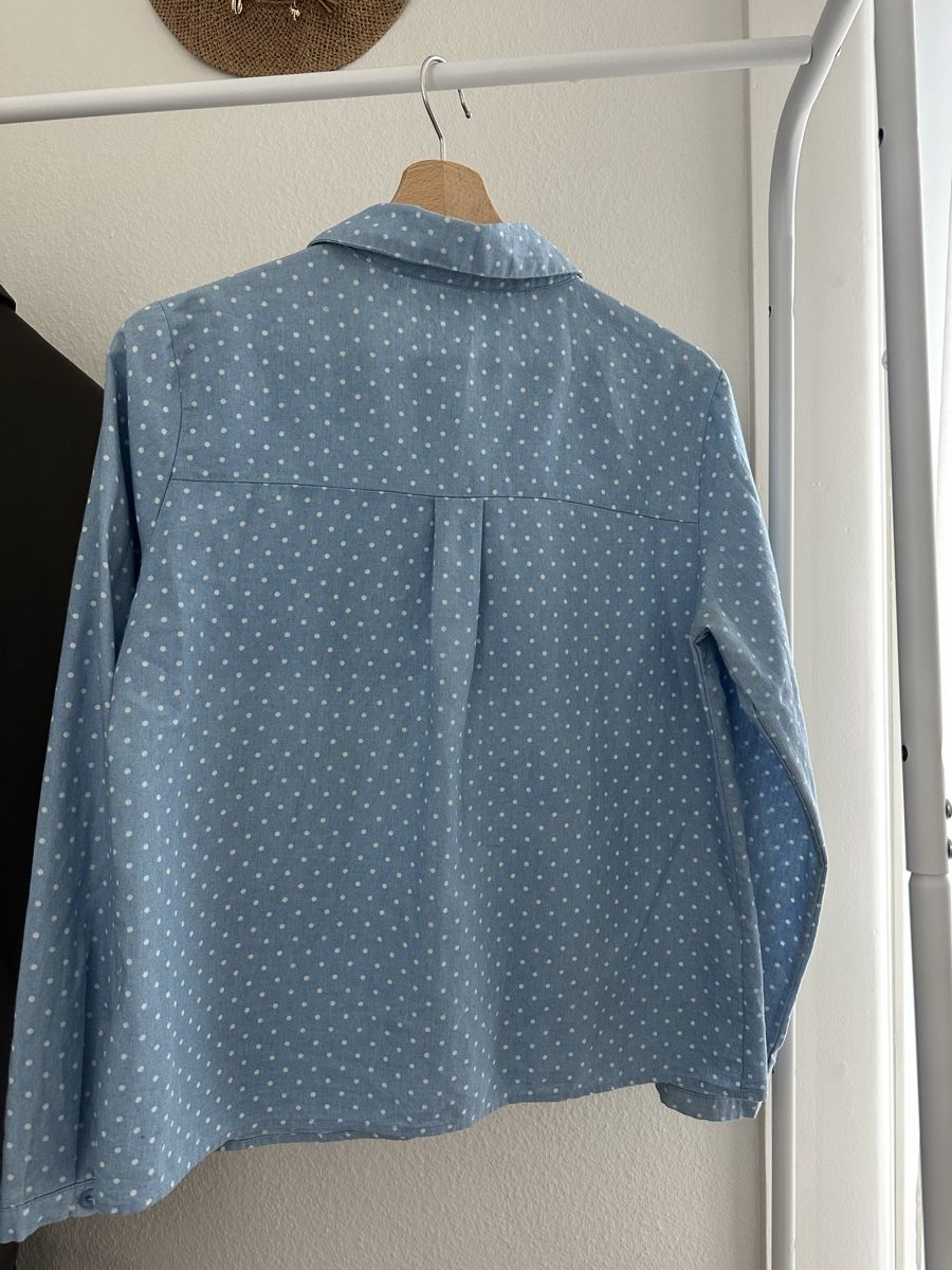Camicette: Chemise bleue, taille M. – Nuovo (secondo la descrizione) da Lausanne venduto da ver_cyj8 1