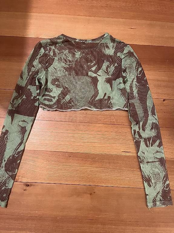 T-shirt: Grünbraunes Langarm Shirt – Usato da bern venduto da celio777 1