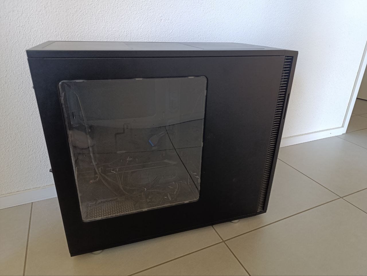 Fractal Custodie: Fractal PC case + Noctua Lüfter – Usato da Zug venduto da sushilonga