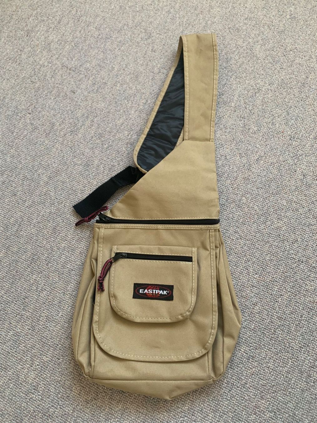 Eastpak Zaini: Eastpak Umhaengetasche – Usato da Embrach venduto da korbflechter49