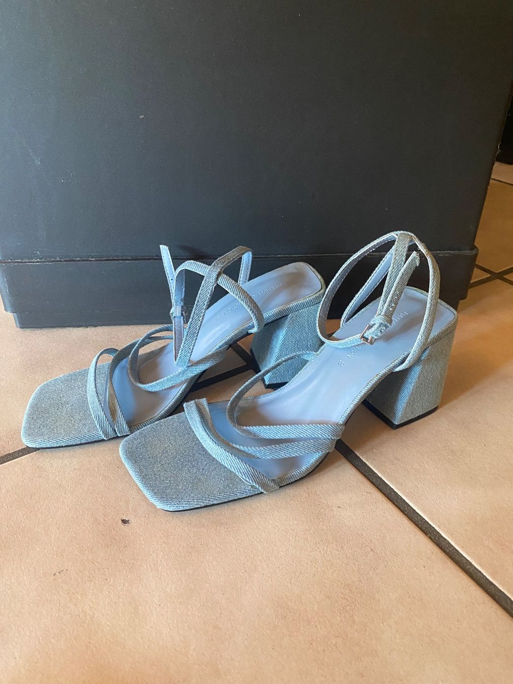 Pull&Bear Chaussures femmes: Pull & Bear Jeans Sandalen mit Blockabsatz – D'occasion à Delémont par sedlas 1