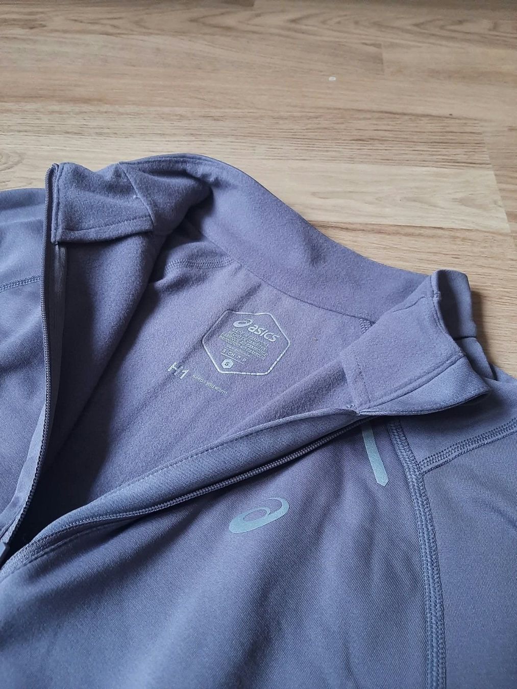 Asics Tops: Pull thermique Asics – D'occasion à Neuchâtel par col_6rbm 2