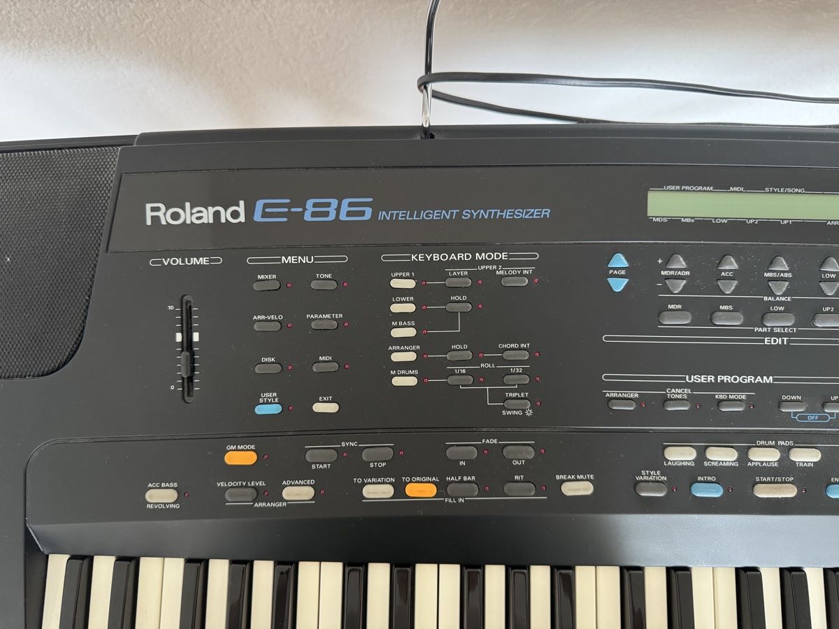 Roland Instruments de musique: Roland E-86 Intelligent Synthesizer – D'occasion à Bellmund par Nicooo03 1