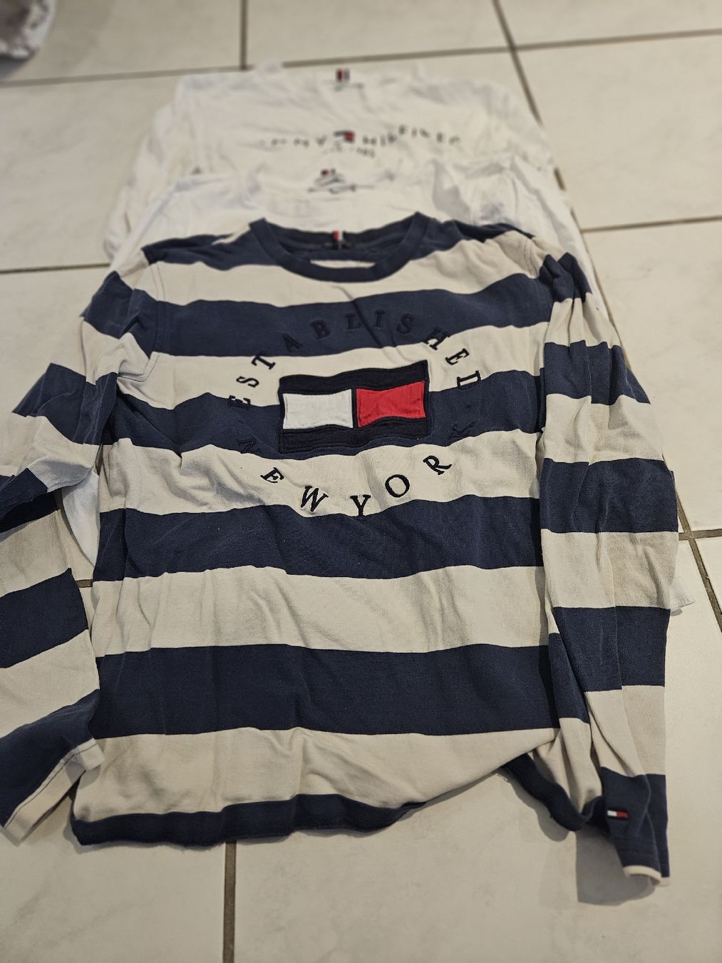 Tommy Hilfiger Kleiderpakete: 5 teilges Set Tommy Hilfiger – Gebraucht aus Pfaffnau von sim_6rqw