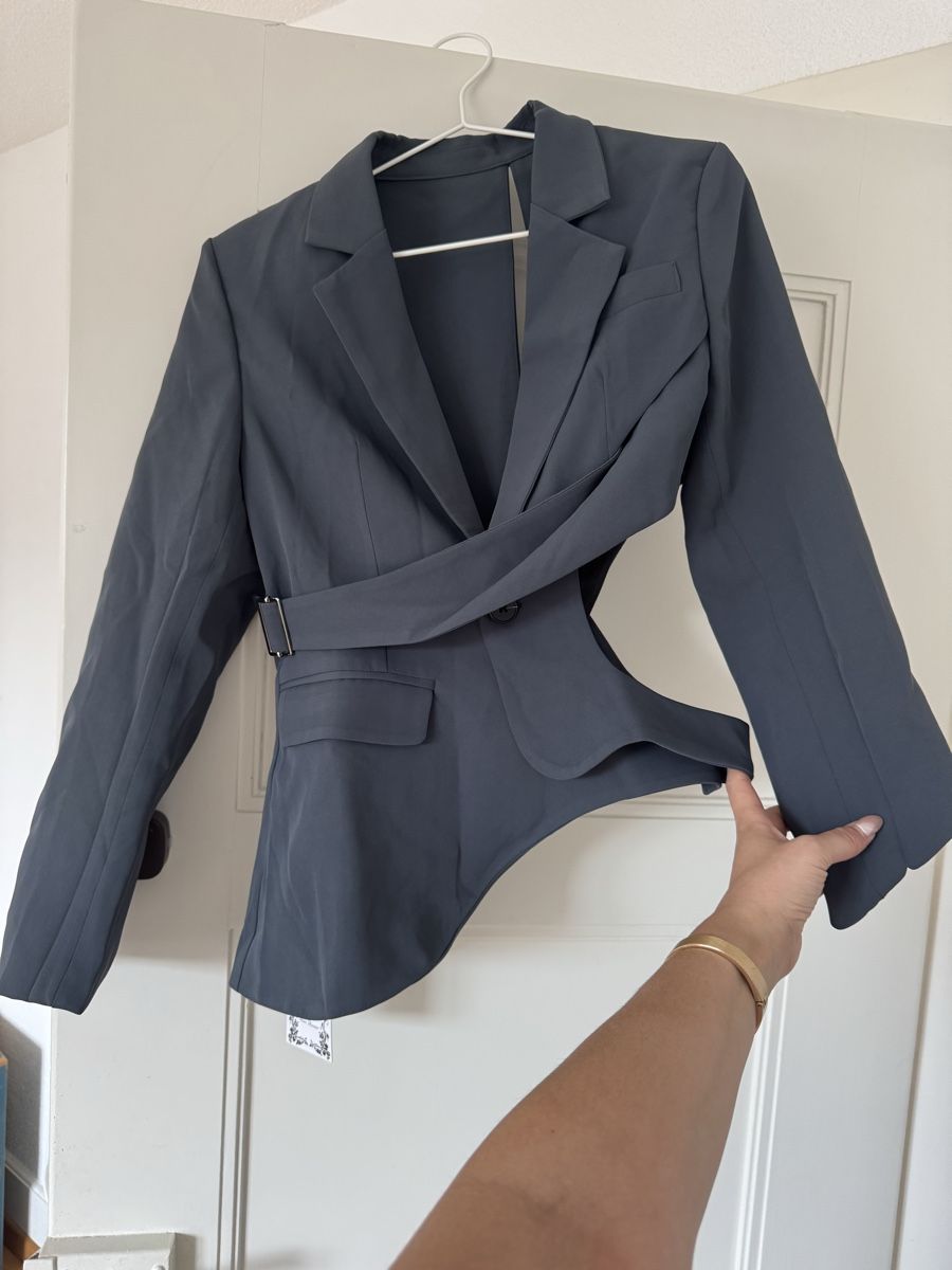 Giacche: Amelie asymmetrical cut-out jacket / M – Nuovo e nell'imballaggio originale da Otelfingen venduto da mar_sy7r 3