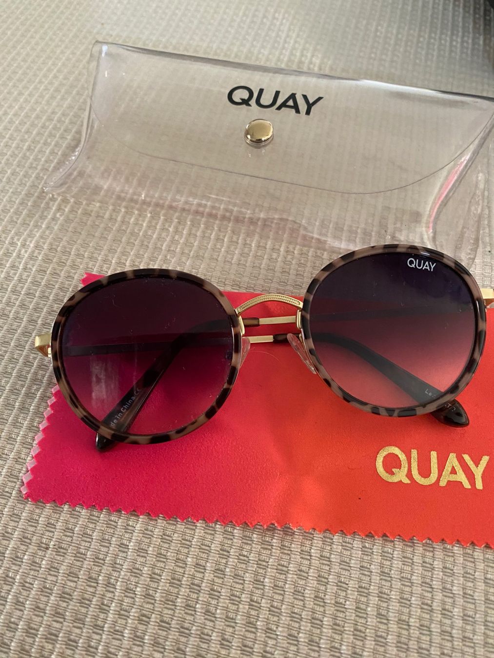 Lunettes & Verres: QUAY Sonnenbrille – Neuf (Voir description) à Allenwinden par Obalu 1