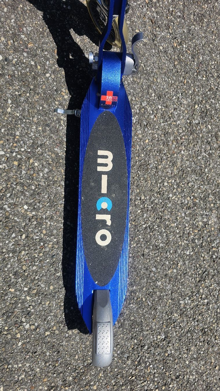 Micro Kickboard: Micro Scooter blau, Special Edition mit LED – D'occasion à Hinwil par NWae 1