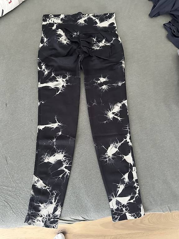 Leggings: Sport Leggings Damen – Usato da Lommis venduto da jen_6xz7 1