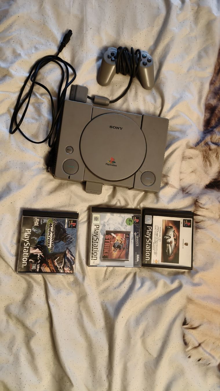 Sony Konsolen: Sony Playstation 1 – Gebraucht aus Unterseen von Rossi4693