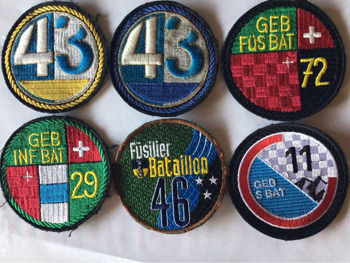 Schweizer Armee Placchette & Badge: BADGES A95 – Usato da Crête-à-l'oeil venduto da Mga2