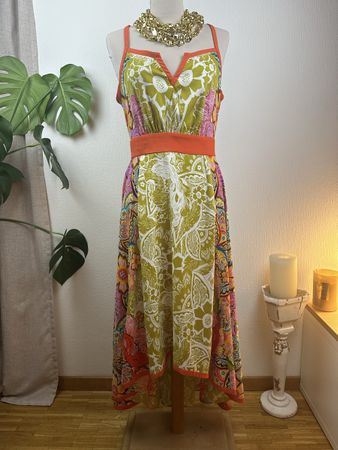 Robe longue imprimée fleurs taille M état neuf