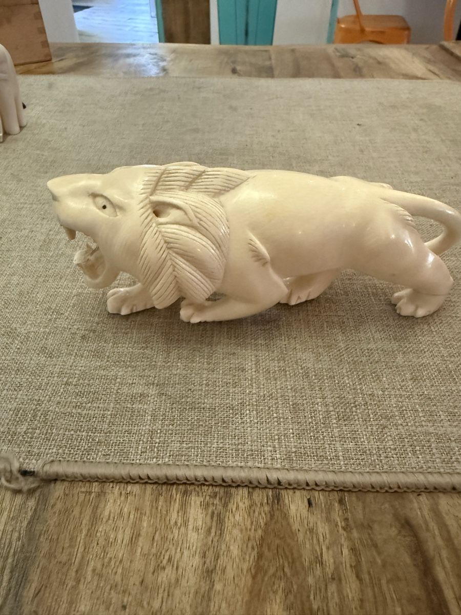 Sculture & Statue: Statuette lion sculptée  – Usato da Payerne venduto da Maylin2018 3