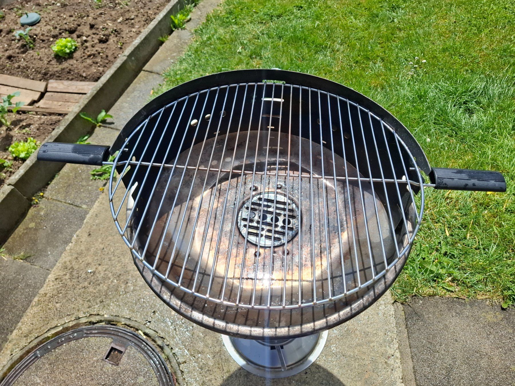 Griglie: Holzkohlegrill – Usato da Holderbank SO venduto da Kran76 1