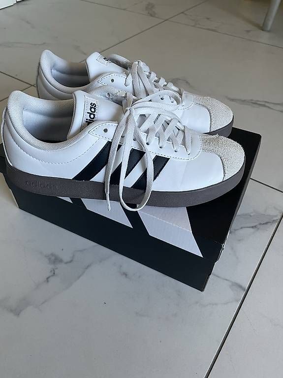 Scarpe da donna: Sneackers Adidas 37 1/3 – Usato da Locarno venduto da ste_8rjr