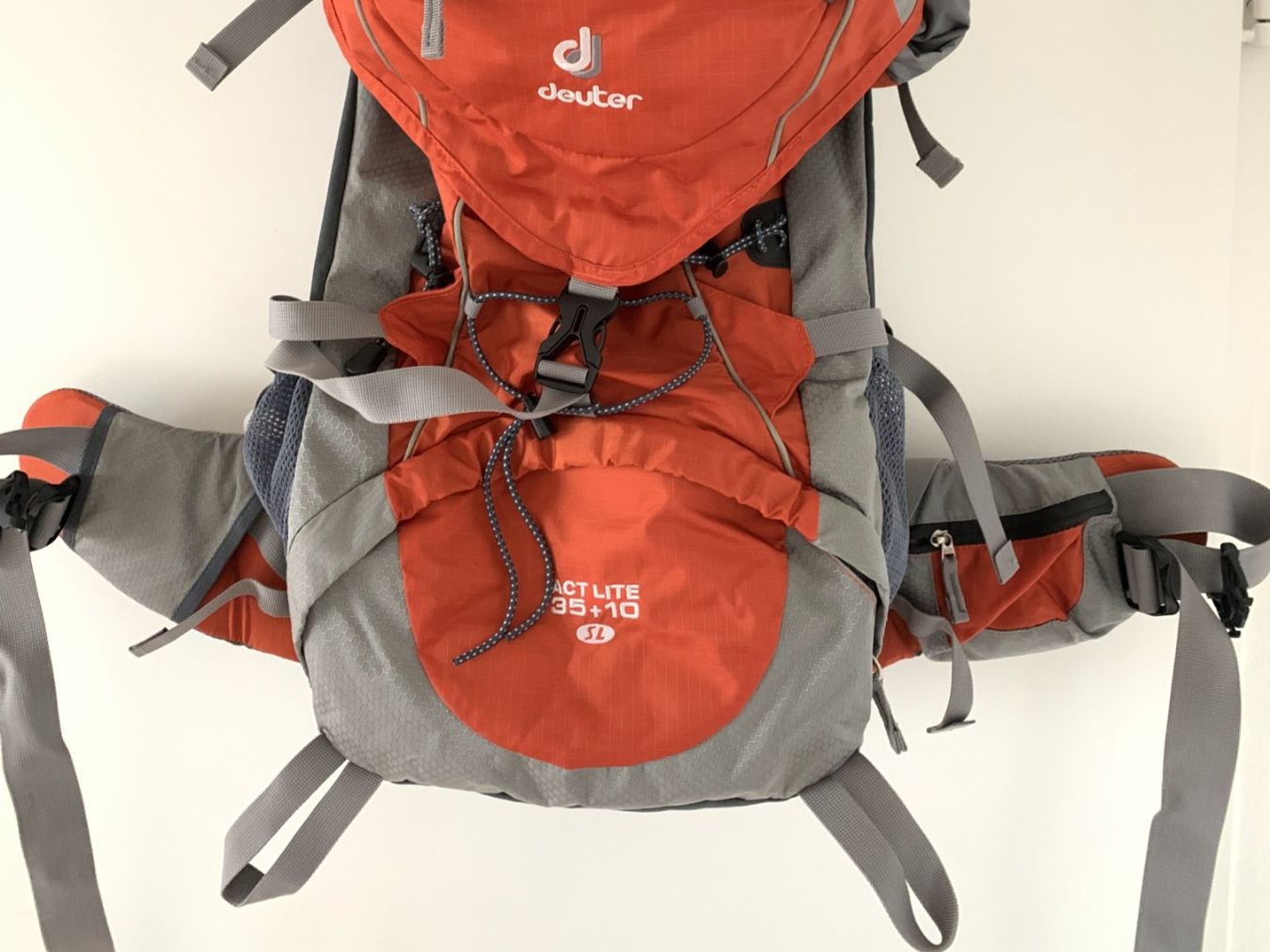 Deuter Zaini: Deuter Rucksack Act Lite 35 + 10 L Orange/Grau – Usato da Zürich venduto da dee_75my 7