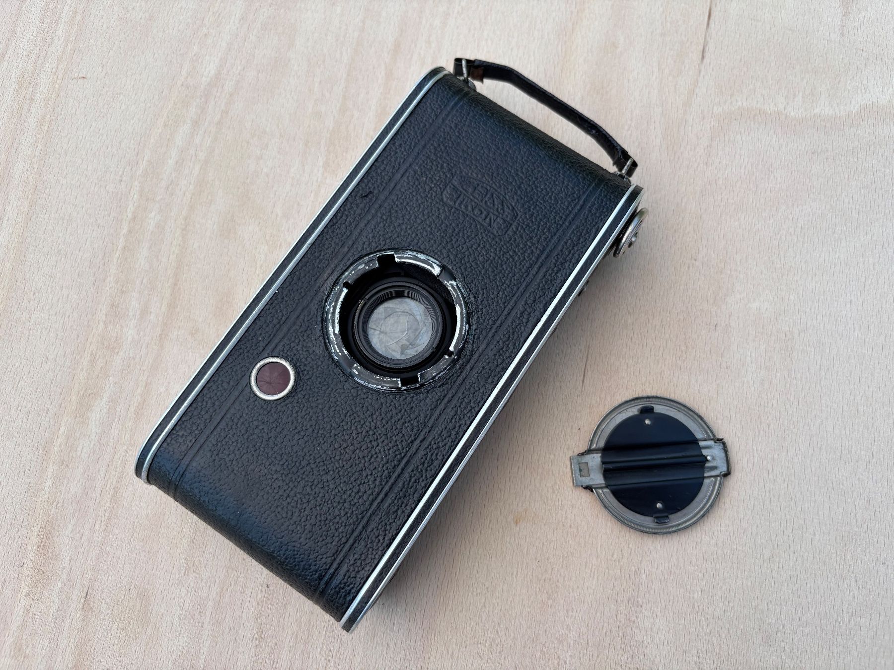 Zeiss Fotocamera: antike Zeiss Ikon Cocarette Kamera – Usato da Feldbach venduto da Olive1 7