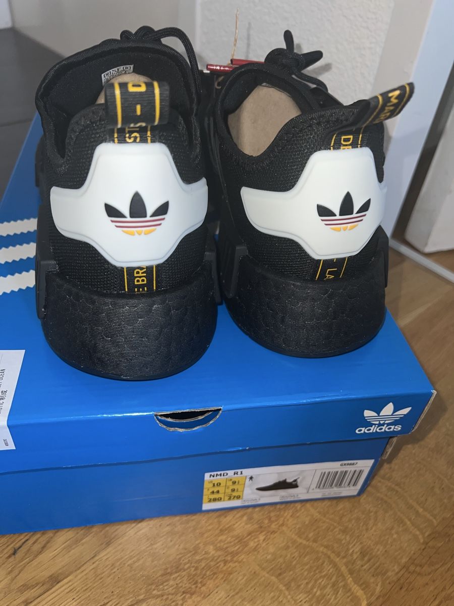 Chaussures hommes: NMD R1 – Neuf avec emballage d'origine à Aarburg par jon_mw9q 3