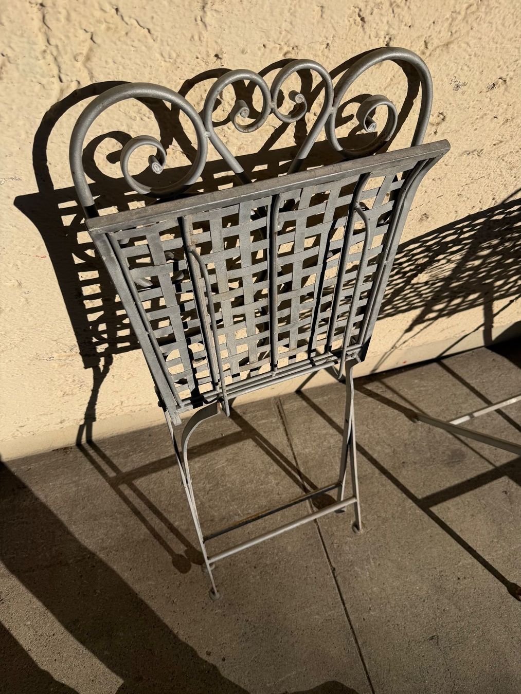 Set di tavolo e panche: Gartentisch mit 2 Klappstühle – Usato da Ebikon venduto da Berku 4