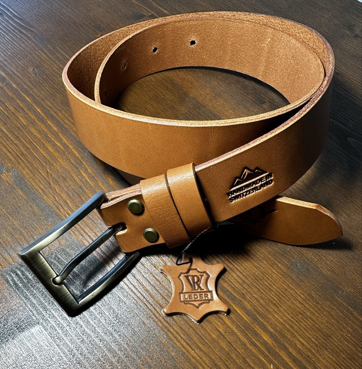 Cinture: Handgefertigter Leder Gürtel – Nuovo e nell'imballaggio originale da Mettmenstetten venduto da vad_57p2 5