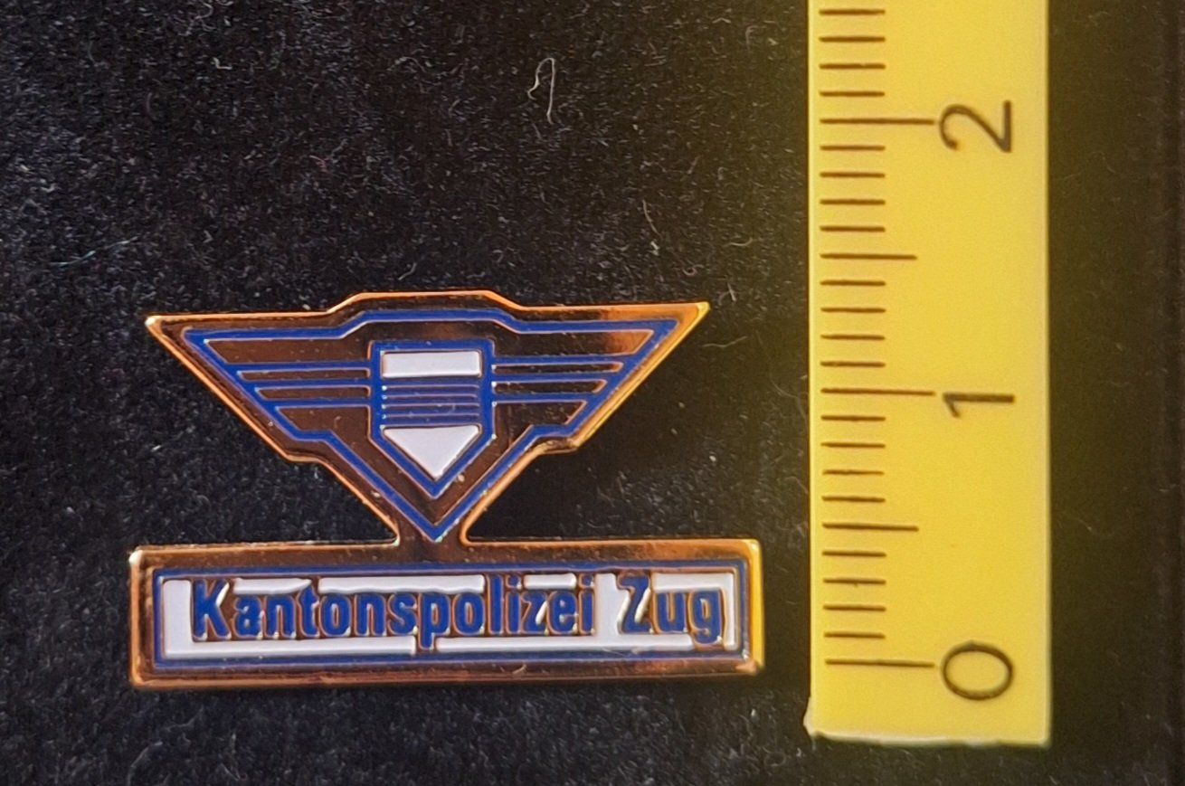 Plaketten & Abzeichen: Pin Kantonspolizei Zug Metall – Gebraucht aus Zug von Sdoerfli