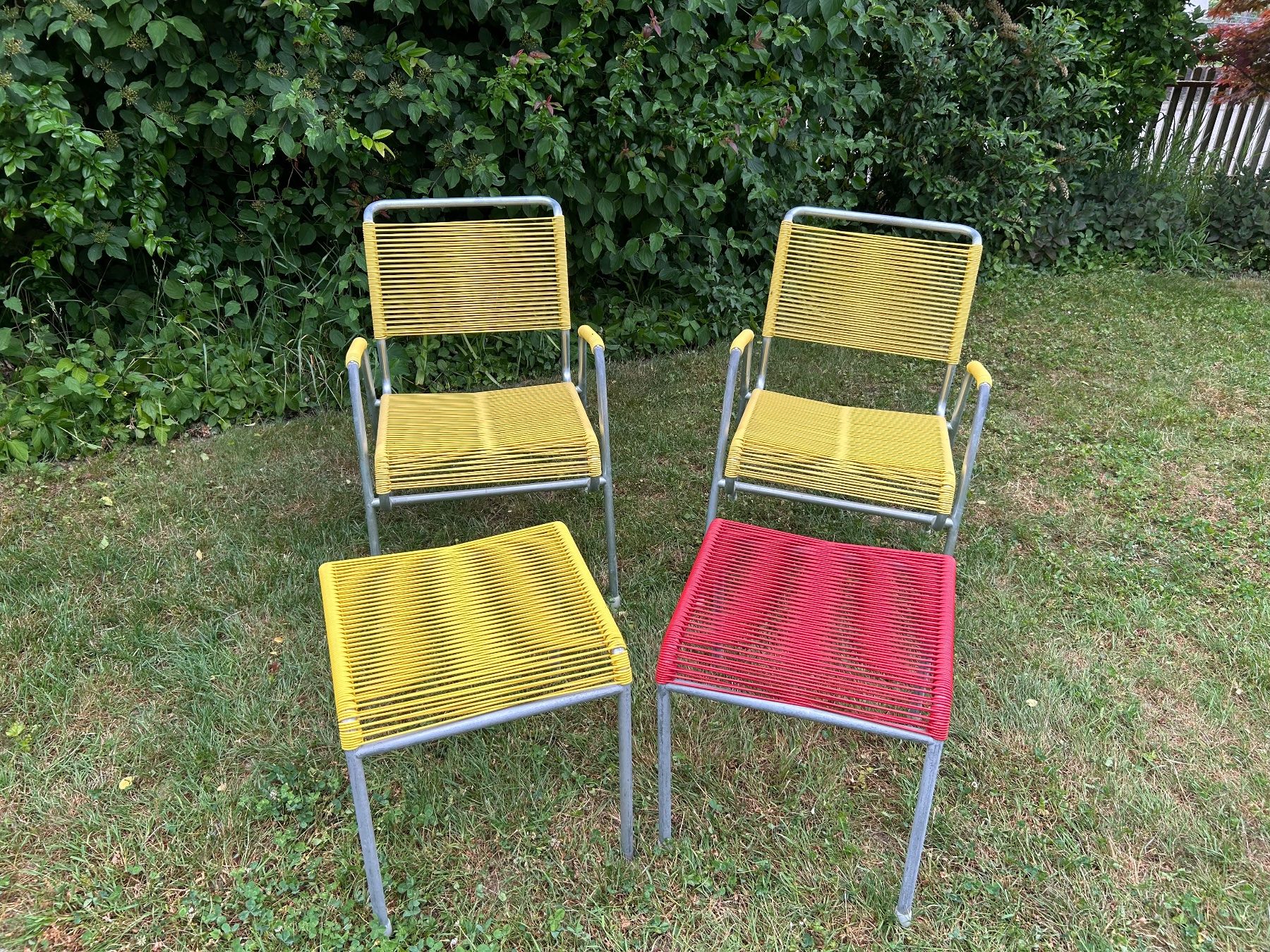 Poltrone: 2 Spaghetti-Sessel mit 2 Spaghetti-Hockern – Usato da Murten venduto da zia_6czz