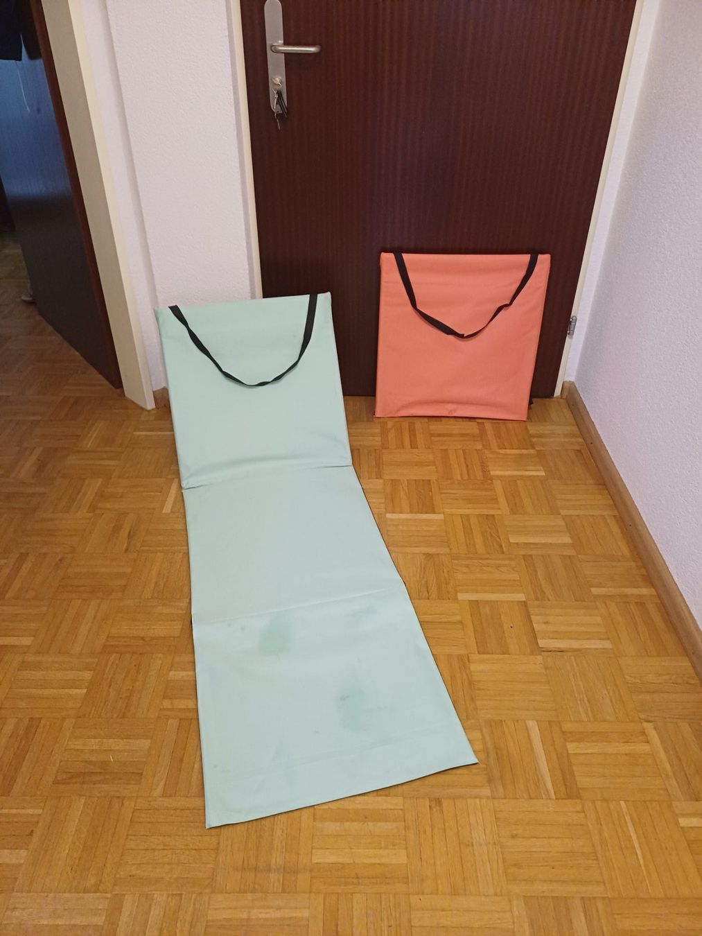 Chaises longues: FLASH SALES 24h Foldable Beachchair with 2 pockets used – Neuf (Voir description) à Dübendorf par palemoon