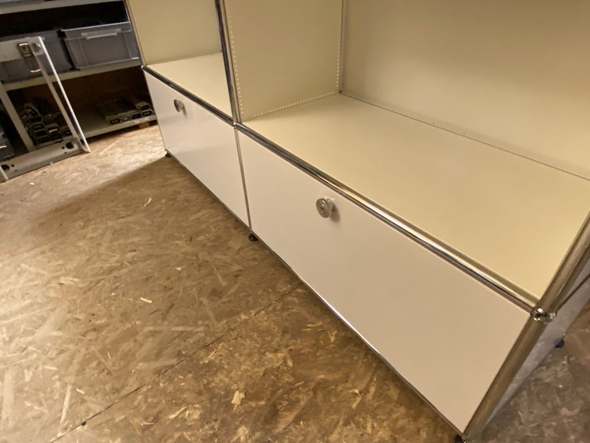 USM Scaffali: USM Haller Sideboard 2/2 in Reinweiss – Usato da Rikon im Tösstal venduto da Design4Life 5