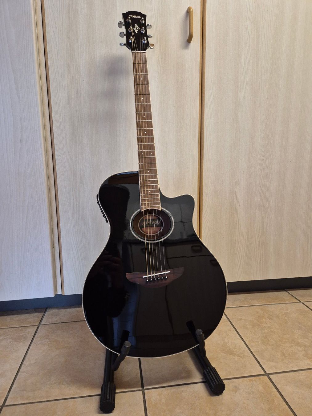 Yamaha Strumenti musicali: Yamaha APX600 schwarz – Usato da Merligen venduto da Butterfly_Effect01