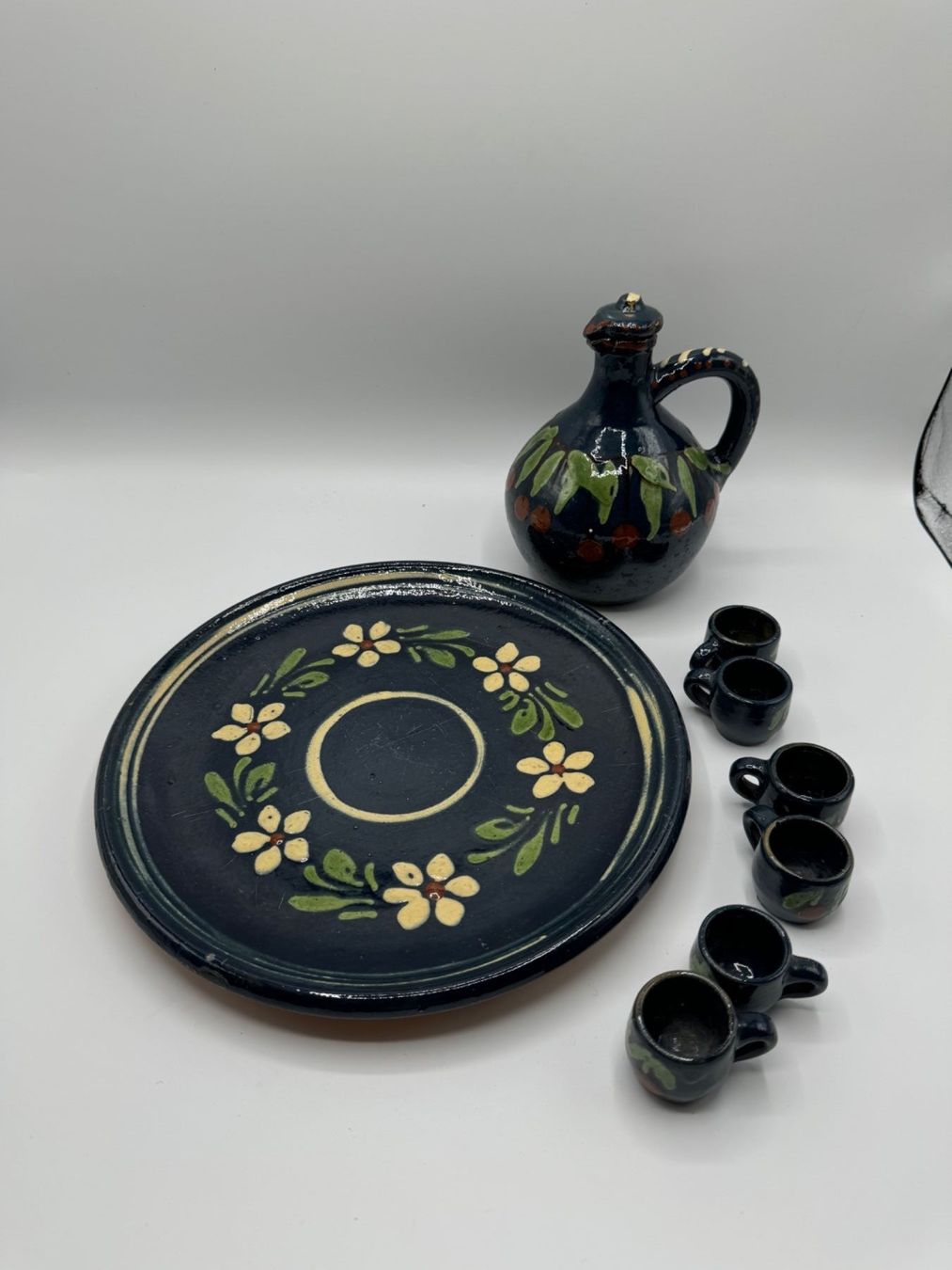 Set di piatti: Service mit 6 Trinkbecher – Usato da Sachseln venduto da BONATI01 1