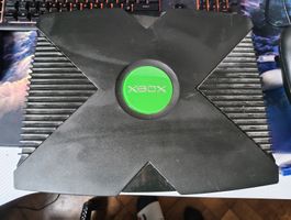 Console Microsoft Xbox avec deux manettes et deux jeux