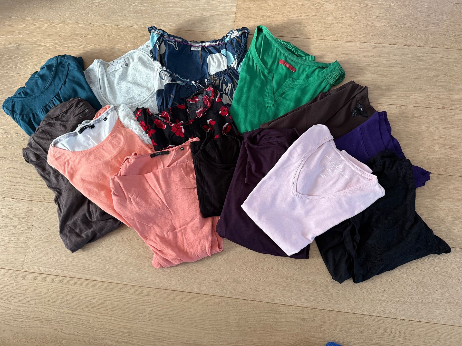Esprit Lotti di vestiti: Kleiderpacket Damen Gr. S – Usato da Buhwil venduto da Lin66